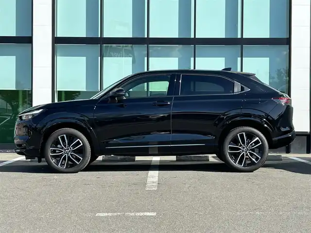 ホンダ ヴェゼル ハイブリッド e:HEV Z 和歌山県 2025(令7)年 0.1千km クリスタルブラックパール 登録済み未使用車/Honda CONNECTディスプレー（ナビ付）/フルセグTV/バックカメラ/（BT/AppleCarPlay/AndroidAuto）/衝突軽減ブレーキ/アダプティブクルーズコントロール/路外逸脱抑制機能/ブラインドスポットインフォメーション/パーキングセンサー/踏み間違い衝突軽減/電子パーキング/オートホールド/ハーフレザーシート/シートヒーター/ステアリングヒーター/パワーバックドア/純正ビルトインETC２．０/純正１８インチアルミホイール/LEDヘッドライト/LEDフォグランプ/オートライト/アダプティブドライビングビーム