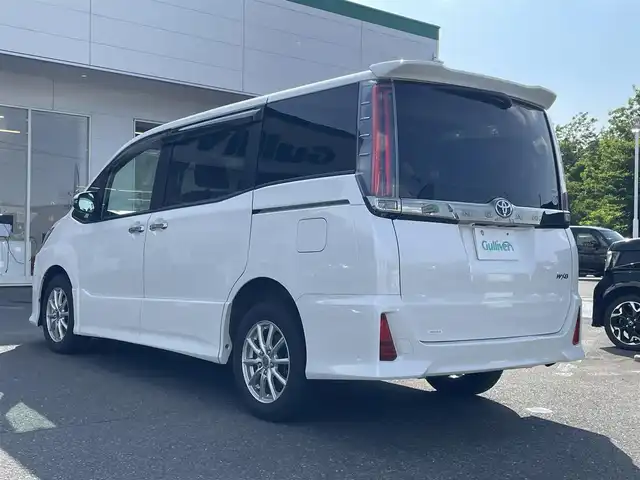 トヨタ ノア Si ダブルバイビー 青森県 2018(平30)年 2.6万km ホワイトパールクリスタルシャイン 純正ナビ/フルセグTV/CD/DVD/BT/AMFM/バックカメラ/ETC/前後ドライブレコーダー/両側パワースライドドア/オートマチックハイビーム/オートライト/車線逸脱警報/プリクラッシュセーフティー/横滑り防止装置/クルーズコントロール/アイドリングストップ/純正16インチホイール付きサマータイヤ積込