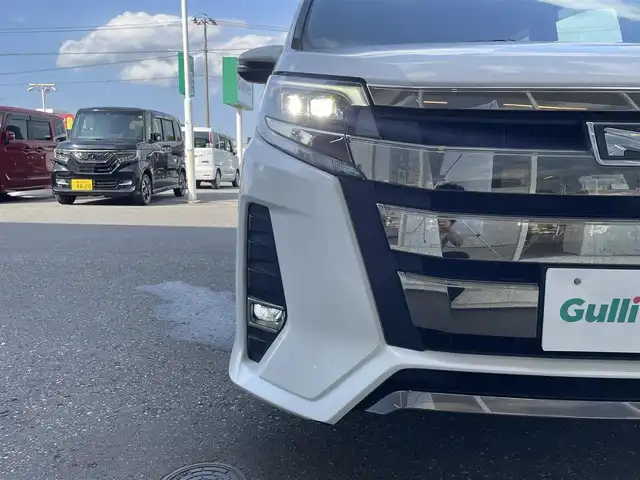 トヨタ ノア Si ダブルバイビー 青森県 2018(平30)年 2.6万km ホワイトパールクリスタルシャイン 純正ナビ/フルセグTV/CD/DVD/BT/AMFM/バックカメラ/ETC/前後ドライブレコーダー/両側パワースライドドア/オートマチックハイビーム/オートライト/車線逸脱警報/プリクラッシュセーフティー/横滑り防止装置/クルーズコントロール/アイドリングストップ/純正16インチホイール付きサマータイヤ積込