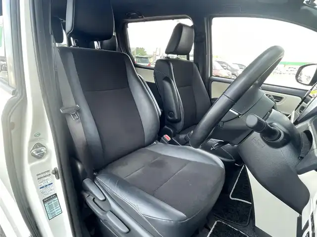 トヨタ ノア Si ダブルバイビー 青森県 2018(平30)年 2.6万km ホワイトパールクリスタルシャイン 純正ナビ/フルセグTV/CD/DVD/BT/AMFM/バックカメラ/ETC/前後ドライブレコーダー/両側パワースライドドア/オートマチックハイビーム/オートライト/車線逸脱警報/プリクラッシュセーフティー/横滑り防止装置/クルーズコントロール/アイドリングストップ/純正16インチホイール付きサマータイヤ積込