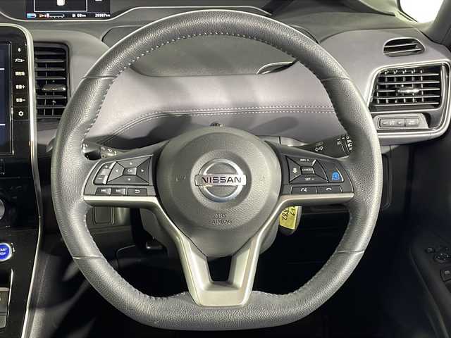 日産 セレナ e－パワー ハイウェイスター V 福岡県 2020(令2)年 2.7万km ダークメタルグレー ワンオーナー/プロパイロット/レーダークルーズコントロール/アラウンドビューモニター/バックカメラ/フリップダウンモニター/純正１０インチ純正ＳＤナビ/横滑り防止装置