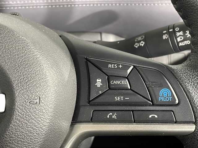 日産 セレナ e－パワー ハイウェイスター V 福岡県 2020(令2)年 2.7万km ダークメタルグレー ワンオーナー/プロパイロット/レーダークルーズコントロール/アラウンドビューモニター/バックカメラ/フリップダウンモニター/純正１０インチ純正ＳＤナビ/横滑り防止装置