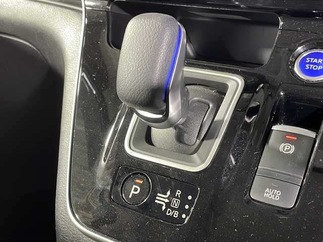 日産 セレナ e－パワー ハイウェイスター V 福岡県 2020(令2)年 2.7万km ダークメタルグレー ワンオーナー/プロパイロット/レーダークルーズコントロール/アラウンドビューモニター/バックカメラ/フリップダウンモニター/純正１０インチ純正ＳＤナビ/横滑り防止装置
