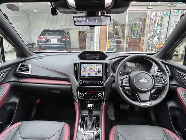 スバル フォレスター STIスポーツ 埼玉県 2024(令6)年 0.5万km クリスタルホワイトP ワンオーナー/登録時走行距離4286km/アイサイト/AWD/DIATONESONDナビ（NR-MZ300BIN-F-3）/XMODE、スポーツモード/デジタルインナーミラー/Bカメラ、Fカメラ/フルセグ/前席パワーシート/全席シートヒーター/ドラレコ/ETC/パドルシフト/ハンドルヒーター/充電ポート×４/デュアルエアコン/スペアキー/保証書、取説、ナビ取説