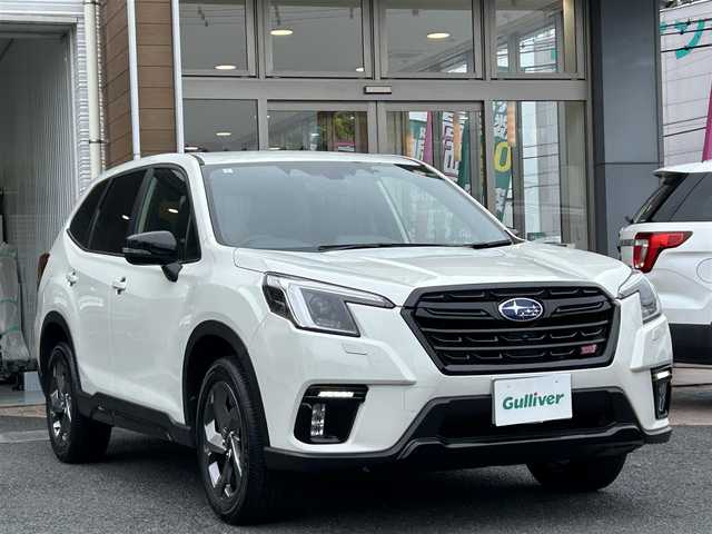 スバル フォレスター STIスポーツ 埼玉県 2024(令6)年 0.5万km クリスタルホワイトP ワンオーナー/登録時走行距離4286km/アイサイト/AWD/DIATONESONDナビ（NR-MZ300BIN-F-3）/XMODE、スポーツモード/デジタルインナーミラー/Bカメラ、Fカメラ/フルセグ/前席パワーシート/全席シートヒーター/ドラレコ/ETC/パドルシフト/ハンドルヒーター/充電ポート×４/デュアルエアコン/スペアキー/保証書、取説、ナビ取説