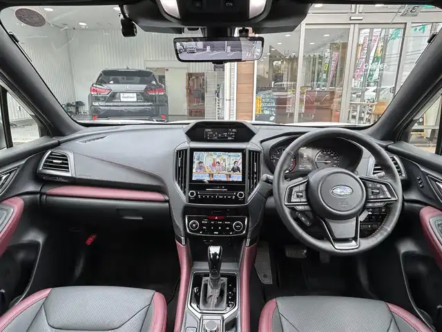スバル フォレスター STIスポーツ 埼玉県 2024(令6)年 0.5万km クリスタルホワイトP ワンオーナー/登録時走行距離4286km/アイサイト/AWD/DIATONESONDナビ（NR-MZ300BIN-F-3）/XMODE、スポーツモード/デジタルインナーミラー/Bカメラ、Fカメラ/フルセグ/前席パワーシート/全席シートヒーター/ドラレコ/ETC/パドルシフト/ハンドルヒーター/充電ポート×４/デュアルエアコン/スペアキー/保証書、取説、ナビ取説