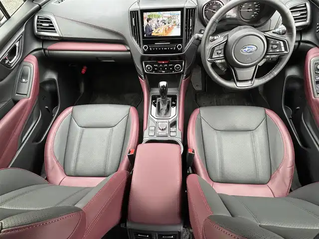 スバル フォレスター STIスポーツ 埼玉県 2024(令6)年 0.5万km クリスタルホワイトP ワンオーナー/登録時走行距離4286km/アイサイト/AWD/DIATONESONDナビ（NR-MZ300BIN-F-3）/XMODE、スポーツモード/デジタルインナーミラー/Bカメラ、Fカメラ/フルセグ/前席パワーシート/全席シートヒーター/ドラレコ/ETC/パドルシフト/ハンドルヒーター/充電ポート×４/デュアルエアコン/スペアキー/保証書、取説、ナビ取説