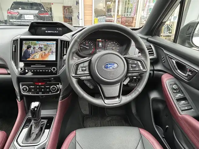 スバル フォレスター STIスポーツ 埼玉県 2024(令6)年 0.5万km クリスタルホワイトP ワンオーナー/登録時走行距離4286km/アイサイト/AWD/DIATONESONDナビ（NR-MZ300BIN-F-3）/XMODE、スポーツモード/デジタルインナーミラー/Bカメラ、Fカメラ/フルセグ/前席パワーシート/全席シートヒーター/ドラレコ/ETC/パドルシフト/ハンドルヒーター/充電ポート×４/デュアルエアコン/スペアキー/保証書、取説、ナビ取説