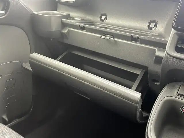 トヨタ シエンタ Z 熊本県 2023(令5)年 2.9万km アーバンカーキ ワンオーナー　/純正10.5インチナビ（ＢＴ・フルセグ・ＵＳＢ）/全周囲カメラ　/ビルトインＥＴＣ　/前方ドライブレコーダー　/前後クリアランスソナー　/トヨタセーフティーセンス/・プリクラッシュセーフティ/・先行車発進お知らせ/・レーンディパーチャーアラート/・リアクロストラフィックアラート/・レーダークルーズコントロール/・ブラインドスポットモニター/・オートマチックハイビーム/・ロードサインアシスト/横滑り防止/純正フロアマット/純正１５インチAW/オートライト/LEDヘッドライト/スマートキー/プッシュスタート/スペアキー1本/保証書/取扱説明書