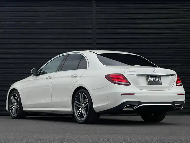 メルセデス・ベンツ Ｅ２２０ｄ ローレウスエディション 山梨県 2020(令2)年 6.8万km ダイヤモンドホワイト 後期/ワンオーナー/EXCP/黒革/Burmester/全席シートヒーター/パヒュームA/アンビエントL/全周囲C/電動Rゲート/純正HDDナビ/フルセグ/CarPlay/ACC/LKA/BSM/HUD/ETC2.0/純正19インチAW/スペアキー