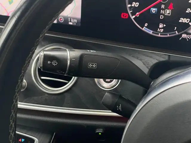 メルセデス・ベンツ Ｅ２２０ｄ ローレウスエディション 山梨県 2020(令2)年 6.8万km ダイヤモンドホワイト 後期/ワンオーナー/EXCP/黒革/Burmester/全席シートヒーター/パヒュームA/アンビエントL/全周囲C/電動Rゲート/純正HDDナビ/フルセグ/CarPlay/ACC/LKA/BSM/HUD/ETC2.0/純正19インチAW/スペアキー