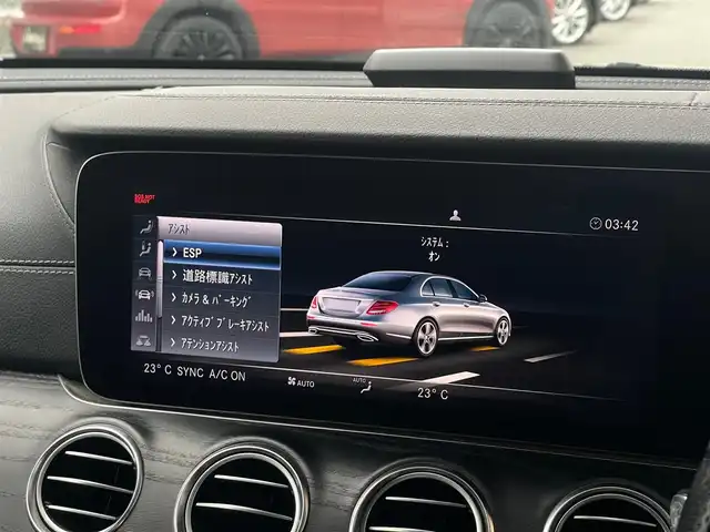 メルセデス・ベンツ Ｅ２２０ｄ ローレウスエディション 山梨県 2020(令2)年 6.8万km ダイヤモンドホワイト 後期/ワンオーナー/EXCP/黒革/Burmester/全席シートヒーター/パヒュームA/アンビエントL/全周囲C/電動Rゲート/純正HDDナビ/フルセグ/CarPlay/ACC/LKA/BSM/HUD/ETC2.0/純正19インチAW/スペアキー