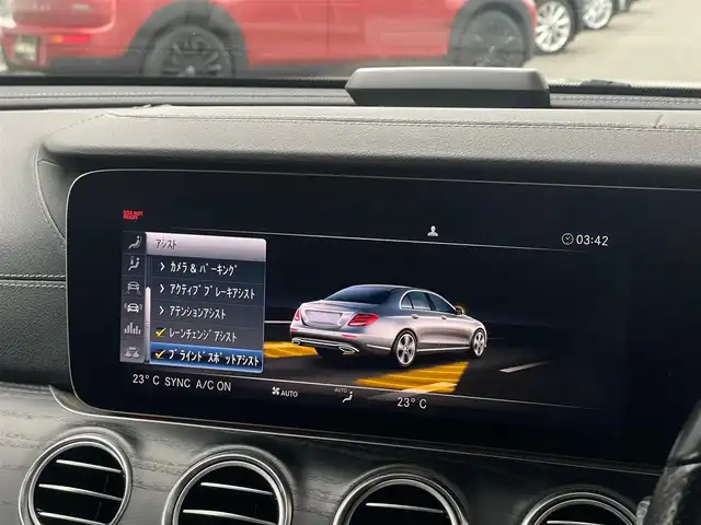 メルセデス・ベンツ Ｅ２２０ｄ ローレウスエディション 山梨県 2020(令2)年 6.8万km ダイヤモンドホワイト 後期/ワンオーナー/EXCP/黒革/Burmester/全席シートヒーター/パヒュームA/アンビエントL/全周囲C/電動Rゲート/純正HDDナビ/フルセグ/CarPlay/ACC/LKA/BSM/HUD/ETC2.0/純正19インチAW/スペアキー