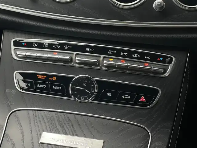 メルセデス・ベンツ Ｅ２２０ｄ ローレウスエディション 山梨県 2020(令2)年 6.8万km ダイヤモンドホワイト 後期/ワンオーナー/EXCP/黒革/Burmester/全席シートヒーター/パヒュームA/アンビエントL/全周囲C/電動Rゲート/純正HDDナビ/フルセグ/CarPlay/ACC/LKA/BSM/HUD/ETC2.0/純正19インチAW/スペアキー