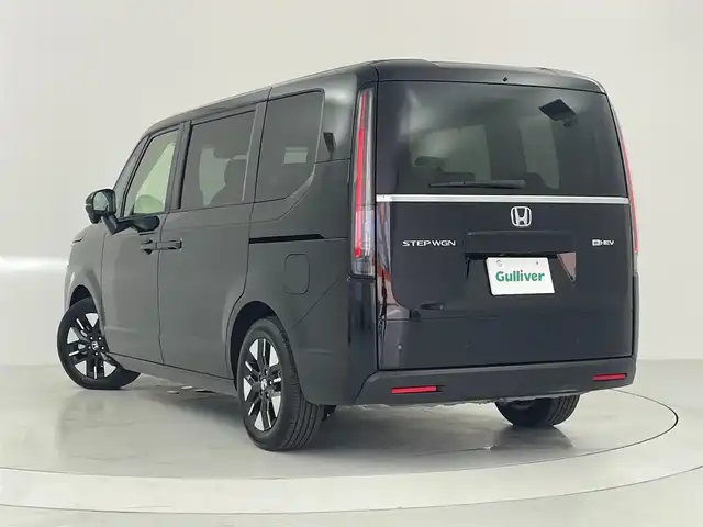 ホンダ ステップワゴン eHEV エアー EX 大阪府 2025(令7)年 0.1千km クリスタルブラックパール ホンダセンシング/・衝突軽減ブレーキ/近距離衝突軽減ブレーキ/・アダプティブクルーズコントロール/・車線維持支援システム/・ブラインドスポットインフォメーション/・オートハイビーム/パーキングセンサーシステム/・トラフィックジャムアシスト/・先行車発進お知らせ機能/・歩行者事故低減ステアリング/・路外逸脱抑制機能/標識認識機能/・誤発進抑制機能/後方誤発進抑制機能/・急アクセル抑制機能/11.4インチHonda CONNECTナビ/バックカメラ/両側パワースライドドア/パワーテールゲート/LEDヘッドライト/前席シートヒーター/2列目オットマン/全席USB入力端子/純正16インチアルミホイール/スマートキー