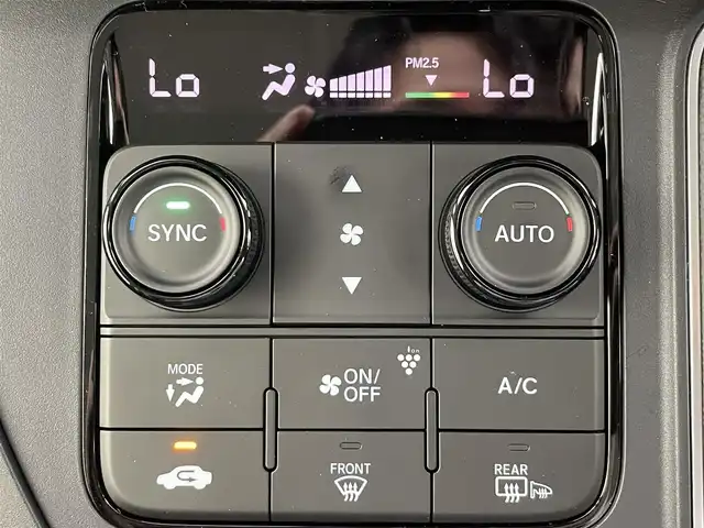 ホンダ ステップワゴン eHEV エアー EX 大阪府 2025(令7)年 0.1千km クリスタルブラックパール ホンダセンシング/・衝突軽減ブレーキ/近距離衝突軽減ブレーキ/・アダプティブクルーズコントロール/・車線維持支援システム/・ブラインドスポットインフォメーション/・オートハイビーム/パーキングセンサーシステム/・トラフィックジャムアシスト/・先行車発進お知らせ機能/・歩行者事故低減ステアリング/・路外逸脱抑制機能/標識認識機能/・誤発進抑制機能/後方誤発進抑制機能/・急アクセル抑制機能/11.4インチHonda CONNECTナビ/バックカメラ/両側パワースライドドア/パワーテールゲート/LEDヘッドライト/前席シートヒーター/2列目オットマン/全席USB入力端子/純正16インチアルミホイール/スマートキー