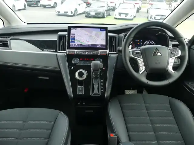 三菱 デリカＤ：５ シャモニー 千葉県 2025(令7)年 0.1千km 黒Ⅱ e-Assist/・衝突被害軽減ブレーキシステム（FCM）/・車線逸脱警報システム（LDW）/・レーダークルーズコントロールシステム（ACC）/・誤発進抑制機能（前進＆後退時）（UMS）/・オートマチックハイビーム[AHB]/エレクトリックテールゲート/両側パワースライドドア/ハーフレザーシート/運転席パワーシート/前席シートヒーター/11インチ純正メモリーナビ/地デジTV/【DVD/CD再生機能　Bluetooth接続】/【Apple CarPlay　Android Auto対応】/マルチアラウンドモニター/革巻きステアリング/ステアリングヒーター/ステアリングスイッチ/パドルシフト/LEDヘッドライト/ウインカーミラー/純正18インチアルミホイル/サイド/カーテンエアバッグ/キーレスオペレーションシステム