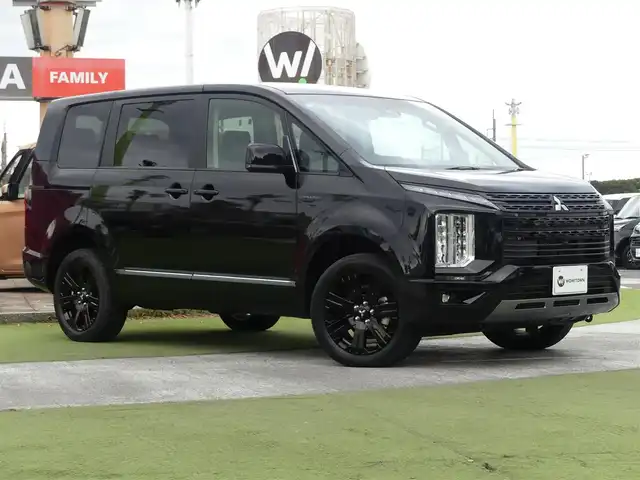 三菱 デリカＤ：５ シャモニー 千葉県 2025(令7)年 0.1千km 黒Ⅱ e-Assist/・衝突被害軽減ブレーキシステム（FCM）/・車線逸脱警報システム（LDW）/・レーダークルーズコントロールシステム（ACC）/・誤発進抑制機能（前進＆後退時）（UMS）/・オートマチックハイビーム[AHB]/エレクトリックテールゲート/両側パワースライドドア/ハーフレザーシート/運転席パワーシート/前席シートヒーター/11インチ純正メモリーナビ/地デジTV/【DVD/CD再生機能　Bluetooth接続】/【Apple CarPlay　Android Auto対応】/マルチアラウンドモニター/革巻きステアリング/ステアリングヒーター/ステアリングスイッチ/パドルシフト/LEDヘッドライト/ウインカーミラー/純正18インチアルミホイル/サイド/カーテンエアバッグ/キーレスオペレーションシステム