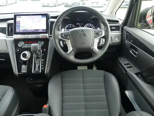 三菱 デリカＤ：５ シャモニー 千葉県 2025(令7)年 0.1千km 黒Ⅱ e-Assist/・衝突被害軽減ブレーキシステム（FCM）/・車線逸脱警報システム（LDW）/・レーダークルーズコントロールシステム（ACC）/・誤発進抑制機能（前進＆後退時）（UMS）/・オートマチックハイビーム[AHB]/エレクトリックテールゲート/両側パワースライドドア/ハーフレザーシート/運転席パワーシート/前席シートヒーター/11インチ純正メモリーナビ/地デジTV/【DVD/CD再生機能　Bluetooth接続】/【Apple CarPlay　Android Auto対応】/マルチアラウンドモニター/革巻きステアリング/ステアリングヒーター/ステアリングスイッチ/パドルシフト/LEDヘッドライト/ウインカーミラー/純正18インチアルミホイル/サイド/カーテンエアバッグ/キーレスオペレーションシステム