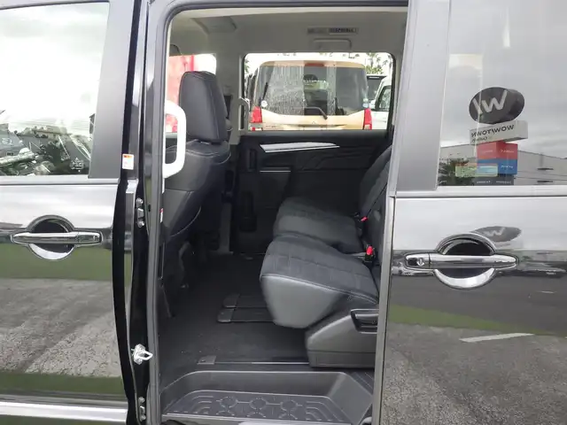 三菱 デリカＤ：５ シャモニー 千葉県 2025(令7)年 0.1千km 黒Ⅱ e-Assist/・衝突被害軽減ブレーキシステム（FCM）/・車線逸脱警報システム（LDW）/・レーダークルーズコントロールシステム（ACC）/・誤発進抑制機能（前進＆後退時）（UMS）/・オートマチックハイビーム[AHB]/エレクトリックテールゲート/両側パワースライドドア/ハーフレザーシート/運転席パワーシート/前席シートヒーター/11インチ純正メモリーナビ/地デジTV/【DVD/CD再生機能　Bluetooth接続】/【Apple CarPlay　Android Auto対応】/マルチアラウンドモニター/革巻きステアリング/ステアリングヒーター/ステアリングスイッチ/パドルシフト/LEDヘッドライト/ウインカーミラー/純正18インチアルミホイル/サイド/カーテンエアバッグ/キーレスオペレーションシステム