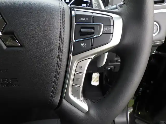 三菱 デリカＤ：５ シャモニー 千葉県 2025(令7)年 0.1千km 黒Ⅱ e-Assist/・衝突被害軽減ブレーキシステム（FCM）/・車線逸脱警報システム（LDW）/・レーダークルーズコントロールシステム（ACC）/・誤発進抑制機能（前進＆後退時）（UMS）/・オートマチックハイビーム[AHB]/エレクトリックテールゲート/両側パワースライドドア/ハーフレザーシート/運転席パワーシート/前席シートヒーター/11インチ純正メモリーナビ/地デジTV/【DVD/CD再生機能　Bluetooth接続】/【Apple CarPlay　Android Auto対応】/マルチアラウンドモニター/革巻きステアリング/ステアリングヒーター/ステアリングスイッチ/パドルシフト/LEDヘッドライト/ウインカーミラー/純正18インチアルミホイル/サイド/カーテンエアバッグ/キーレスオペレーションシステム