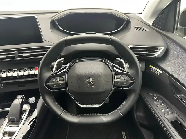 プジョー ５００８ アリュール 兵庫県 2020(令2)年 1.9万km 緑Ⅱ 純正ナビ/フルセグ CD DVD BT/Apple Car Play　android auto/ALPINEフリップダウンモニター/パノラミックビジョン/パワーバックドア/ドライブレコーダー/ETC/アクティブセーフティーブレーキ/レーダークルーズコントロール/レーンキープアシスト/BSM/コーナーセンサー/LEDヘッドライト/オートライト/オートハイビーム/ハーフレザーシート/ルーフレール/本革巻きステアリング/スマートキー/スペアキー