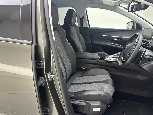 プジョー ５００８ アリュール 兵庫県 2020(令2)年 1.9万km 緑Ⅱ 純正ナビ/フルセグ CD DVD BT/Apple Car Play　android auto/ALPINEフリップダウンモニター/パノラミックビジョン/パワーバックドア/ドライブレコーダー/ETC/アクティブセーフティーブレーキ/レーダークルーズコントロール/レーンキープアシスト/BSM/コーナーセンサー/LEDヘッドライト/オートライト/オートハイビーム/ハーフレザーシート/ルーフレール/本革巻きステアリング/スマートキー/スペアキー