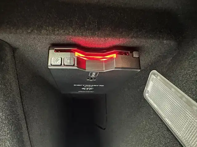 プジョー ５００８ アリュール 兵庫県 2020(令2)年 1.9万km 緑Ⅱ 純正ナビ/フルセグ CD DVD BT/Apple Car Play　android auto/ALPINEフリップダウンモニター/パノラミックビジョン/パワーバックドア/ドライブレコーダー/ETC/アクティブセーフティーブレーキ/レーダークルーズコントロール/レーンキープアシスト/BSM/コーナーセンサー/LEDヘッドライト/オートライト/オートハイビーム/ハーフレザーシート/ルーフレール/本革巻きステアリング/スマートキー/スペアキー