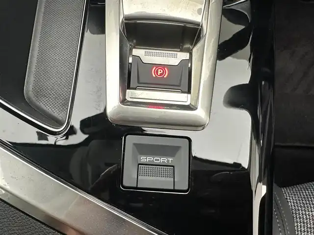 プジョー ５００８ アリュール 兵庫県 2020(令2)年 1.9万km 緑Ⅱ 純正ナビ/フルセグ CD DVD BT/Apple Car Play　android auto/ALPINEフリップダウンモニター/パノラミックビジョン/パワーバックドア/ドライブレコーダー/ETC/アクティブセーフティーブレーキ/レーダークルーズコントロール/レーンキープアシスト/BSM/コーナーセンサー/LEDヘッドライト/オートライト/オートハイビーム/ハーフレザーシート/ルーフレール/本革巻きステアリング/スマートキー/スペアキー