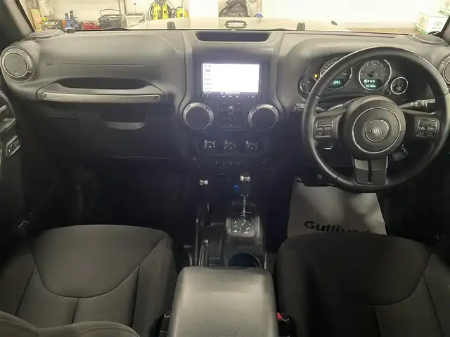 クライスラー・ジープ ジープ ラングラー アンリミテッド スポーツ 道央・札幌 2018(平30)年 7.6万km ブラック 4WD/社外メモリナビ/・フルセグTV/CD/DVD/BT/SD/バック、サイドカメラ/ETC/社外前後ドライブレコーダー/横滑り防止装置/ダウンヒルアシストコントロール/クルーズコントロール/オートライト/LEDヘッドライト/フォグライト/ヘッドライトレベライザー/純正フロアマット/サイドステップ/純正18インチAW/リモコンキー/スペアキー/背面タイヤ/社外AW付き冬タイヤ積込/・265/70R17 ’17製 6mm/新車時保証書/取扱説明書