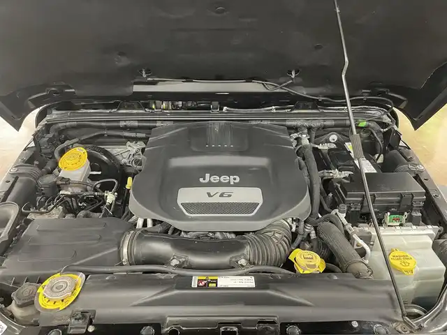 クライスラー・ジープ ジープ ラングラー アンリミテッド スポーツ 道央・札幌 2018(平30)年 7.6万km ブラック 4WD/社外メモリナビ/・フルセグTV/CD/DVD/BT/SD/バック、サイドカメラ/ETC/社外前後ドライブレコーダー/横滑り防止装置/ダウンヒルアシストコントロール/クルーズコントロール/オートライト/LEDヘッドライト/フォグライト/ヘッドライトレベライザー/純正フロアマット/サイドステップ/純正18インチAW/リモコンキー/スペアキー/背面タイヤ/社外AW付き冬タイヤ積込/・265/70R17 ’17製 6mm/新車時保証書/取扱説明書