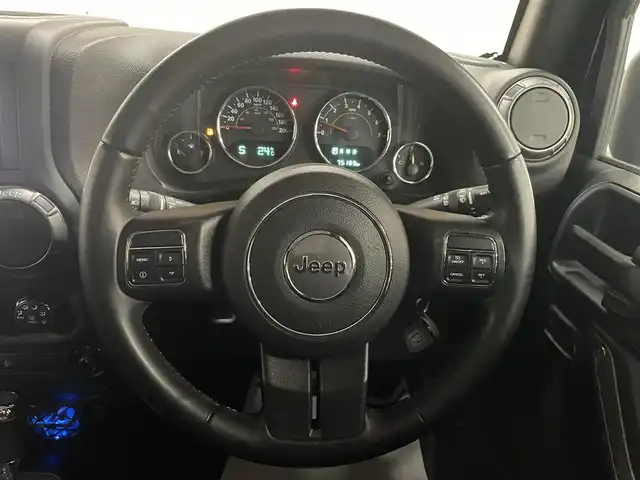 クライスラー・ジープ ジープ ラングラー アンリミテッド スポーツ 道央・札幌 2018(平30)年 7.6万km ブラック 4WD/社外メモリナビ/・フルセグTV/CD/DVD/BT/SD/バック、サイドカメラ/ETC/社外前後ドライブレコーダー/横滑り防止装置/ダウンヒルアシストコントロール/クルーズコントロール/オートライト/LEDヘッドライト/フォグライト/ヘッドライトレベライザー/純正フロアマット/サイドステップ/純正18インチAW/リモコンキー/スペアキー/背面タイヤ/社外AW付き冬タイヤ積込/・265/70R17 ’17製 6mm/新車時保証書/取扱説明書