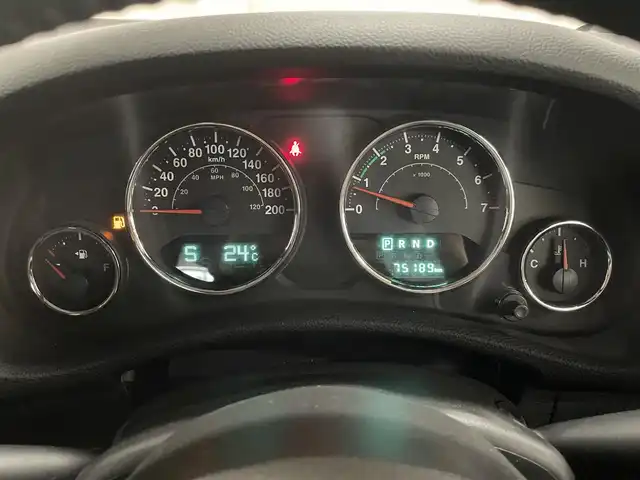 クライスラー・ジープ ジープ ラングラー アンリミテッド スポーツ 道央・札幌 2018(平30)年 7.6万km ブラック 4WD/社外メモリナビ/・フルセグTV/CD/DVD/BT/SD/バック、サイドカメラ/ETC/社外前後ドライブレコーダー/横滑り防止装置/ダウンヒルアシストコントロール/クルーズコントロール/オートライト/LEDヘッドライト/フォグライト/ヘッドライトレベライザー/純正フロアマット/サイドステップ/純正18インチAW/リモコンキー/スペアキー/背面タイヤ/社外AW付き冬タイヤ積込/・265/70R17 ’17製 6mm/新車時保証書/取扱説明書