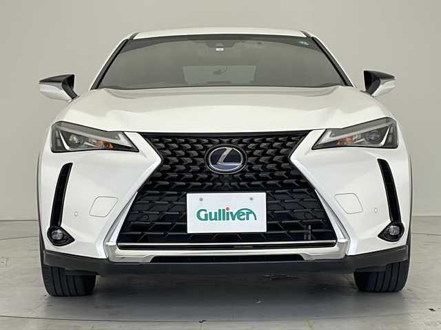レクサス ＵＸ 250h アーバンエレガンス 愛知県 2020(令2)年 0.4万km ソニッククォーツ 衝突軽減システム/純正１０型SDナビ/レーダークルーズコントロール/全方位カメラ/シートヒーター/フルセグ/CD/DVD/Bluetooth/バックカメラ/電動リアゲート/コーナーセンサー/パワーシート/純正アルミホイール/LEDヘッドライト/ステアリングヒーター/オートマチックハイビーム/ETC2.0/ドライブレコーダー/ステアリングスイッチ/スマートキー/プッシュスタート