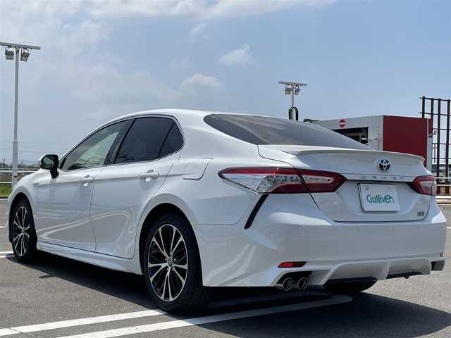 トヨタ カムリ WSレザーパッケージ 佐賀県 2019(令1)年 7.5万km プラチナホワイトパールマイカ 黒革シート/純正８インチSDナビ/・フルセグTV/CD/DVD/BD/SD/USB/Bluetooth/バックカメラ/前方ドライブレコーダー/ビルトインETC/ヘッドアップディスプレイ/電子パーキングブレーキ/AUTO HOLD機能/D＋N席パワーシート/シートヒーター/ISOFIX対応/パドルシフト/革巻きステアリング/ステアリングリモコン/純正18インチアルミホイール/純正LEDヘッドライト/純正LEDフォグライト/純正フロアマット/取扱説明書/スペアキー１本/トヨタセーフティセンス/・レーダークルーズコントロール/・プリクラッシュセーフティ/・レーンディパーチャーアラート/・ブラインドスポットモニター/・クリアランスソナー/・リヤクロストラフィックアラート/・タイヤ空気圧警報システム