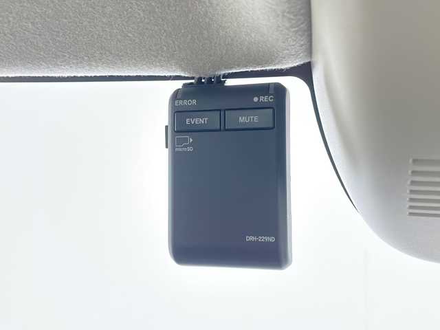 ホンダ Ｎ ＢＯＸ 千葉県 2024(令6)年 0.3万km ルナシルバーM 純正ナビ/Bluetooth フルセグ ipod/ＥＴＣ/ドライブレコーダー/両側パワースライドドア/バックカメラ/シートヒーター/電動パーキングブレーキ/純正フロアマット/純正ドアバイザー/ベンチシート/チップアップシート/後席サンシェード/プッシュスタート/スマートキー/ウィンカーミラー/ステアリングスイッチ/ホンダセンシング/衝突軽減ブレーキ/レーンキープアシスト/オートハイビーム/レーダークルーズコントロール/標識認識機能/先行者発進告知/コーナーセンサー/アイドリングストップ