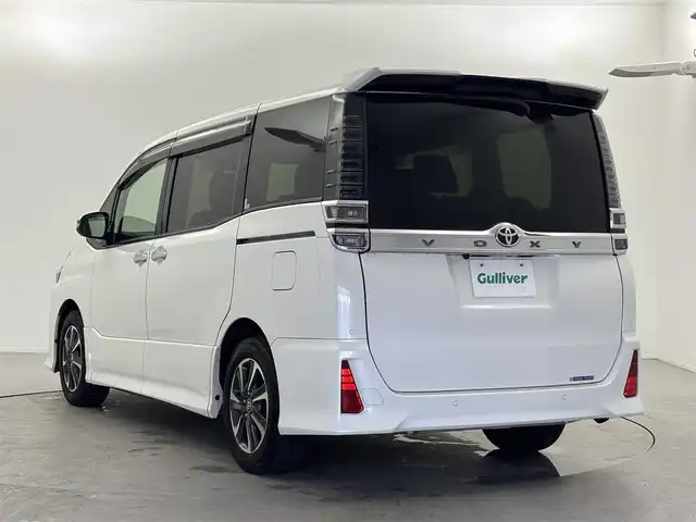 トヨタ ヴォクシー ZS 煌Ⅲ 福井県 2021(令3)年 3.1万km ホワイトパールクリスタルシャイン 純正ナビ/CD/DVD/Bluetooth/TV/トヨタセーフティーセンス/・プリクラッシュセーフティ/・レーンディパーチャーアラート/・オートマチックハイビーム/両側パワースライドドア/クルーズコントロール/バックカメラ/横滑り防止装置/レーンキープアシスト/LED/オートライト