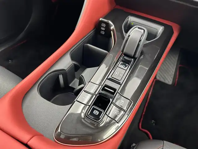 トヨタ クラウン スポーツ RS 愛知県 2024(令6)年 1万km パールⅡ ４WD/トヨタチームメイト/トヨタセーフティーセンス/・プリクラッシュ/・レーンアシスト/・ロードサイン/・レーダークルーズコントロール/・ブラインドスポットモニター/トヨタコネクト12.3インチナビ/・Bluetooth/・フルセグTV/パノラマミックビューモニター/置くだけ充電/パワーバックドア/デジタルインナーミラー/ドライブレコーダー/パワーシート（D/N）/シートヒーター（全席）/エアシート/純正21インチAW/ディライト