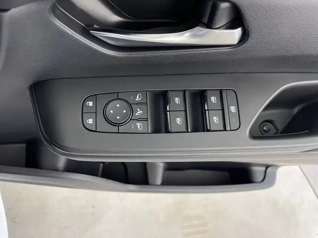 日産 セレナ e－パワー ハイウェイスター V 鹿児島県 2025(令7)年 0.1千km 白 登録済未使用車/プロパイロット（ナビリンク機能付）/+プロパイロット緊急停止支援システム（SOSコール機能付）/+SOSコール/アラウンドビューモニター（移動物 検知機能付）/12.3型NissanConnectナビゲーション/・フルセグTV、BT対応、USB、AM/FM/・AppleCarPlay、AndroidAuto、HDMI/ステアリングスイッチ/後席モニター/両側電動スライドドア/ドライブレコーダー（前後セット）/インテリジェントルームミラー/ETC2.0/ワイヤレス充電器/電動パーキングブレーキ/オートホールド機能/オートライト/アダプティブLEDヘッドライト/LEDフォグ/純正16インチアルミホイール