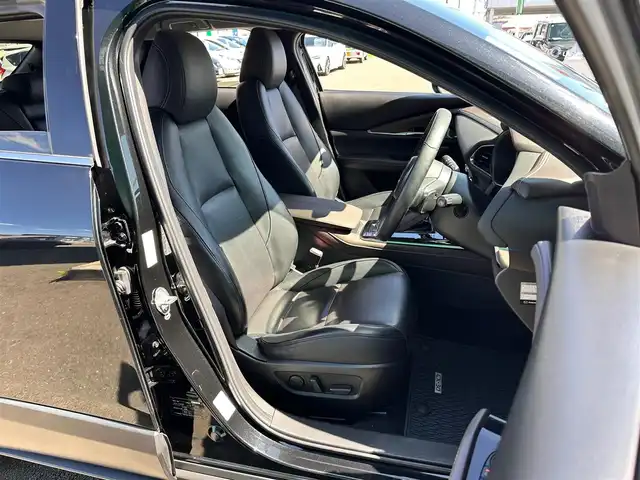 マツダ ＣＸ－３０ XD Lパッケージ 宮城県 2019(令1)年 7.2万km ジェットブラックマイカ BOSEサウンドシステム/360度セーフティパッケージ/・360度ビューモニター/・ドライバーモニタリング/CD/DVDプレーヤー＋フルセグTV/＝＝＝/iーActivsense/・スマートブレーキサポート/・AT誤発進抑制制御/・パーキングセンサー（フロント/リア）/・マツダレーダークルーズコントロール（全車速追従機能付）/・レーンキープアシストシステム/・車線逸脱警報システム/・ブラインドスポットモニタリング/・後側方接近車両検知（RCTA）/・前側方接近車両検知/・ドライバーアテンションアラート/・交通標識認識システム/クルージングトラフィックサポート/マツダコネクトナビ/・Bluetooth/・HDMI/ヘッドアップディスプレイ/ビルトインETC/ドライブレコーダー/パワーバックドア/本革シート/運転席メモリー機能付パワーシート/前席シートヒーター/ステアリングヒーター/革巻きステアリング/パドルシフト/電動パーキングブレーキ/ブレーキホールド/アダプティブLEDヘッドライト/スマートキー＆プッシュスタート/純正18インチAW/純正ラバーマット