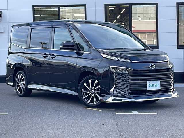 トヨタ ヴォクシー S－Z 山口県 2023(令5)年 5万km グリッターブラックガラスフレーク モデリスタエアロ/純正14インチフリップダウンモニター/純正10.5インチディスプレイオーディオ/・ナビ機能/・Bluetooth/・フルセグテレビ/・CD/DVDキット/バックカメラ/ビルトインETC/ドライブレコーダー/Toyota Safety Sense/・ドライバーモニター/・プリクラッシュセーフティ/・レーントレーシングアシスト/・レーンチェンジアシスト/・レーンディパーチャーアラート/・プロアクティブドライビングアシスト/・フロントクロストラフィックアラート/・発進遅れ告知機能/・ロードサインアシスト/・レーダークルーズコントロール/・ドライバー異常時対応システム/・ブラインドスポットモニター/・クリアランスソナー/・パーキングサポートブレーキ/・オートマチックハイビーム/USB入力端子/純正フロアマット/ハーフレザーシート/シートヒーター/両側パワースライドドア/純正純正LEDライト/純正17インチアルミホイール