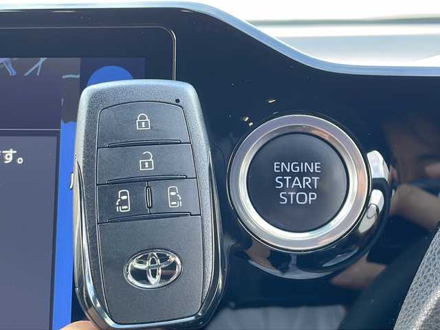 トヨタ ヴォクシー S－Z 山口県 2023(令5)年 5万km グリッターブラックガラスフレーク モデリスタエアロ/純正14インチフリップダウンモニター/純正10.5インチディスプレイオーディオ/・ナビ機能/・Bluetooth/・フルセグテレビ/・CD/DVDキット/バックカメラ/ビルトインETC/ドライブレコーダー/Toyota Safety Sense/・ドライバーモニター/・プリクラッシュセーフティ/・レーントレーシングアシスト/・レーンチェンジアシスト/・レーンディパーチャーアラート/・プロアクティブドライビングアシスト/・フロントクロストラフィックアラート/・発進遅れ告知機能/・ロードサインアシスト/・レーダークルーズコントロール/・ドライバー異常時対応システム/・ブラインドスポットモニター/・クリアランスソナー/・パーキングサポートブレーキ/・オートマチックハイビーム/USB入力端子/純正フロアマット/ハーフレザーシート/シートヒーター/両側パワースライドドア/純正純正LEDライト/純正17インチアルミホイール