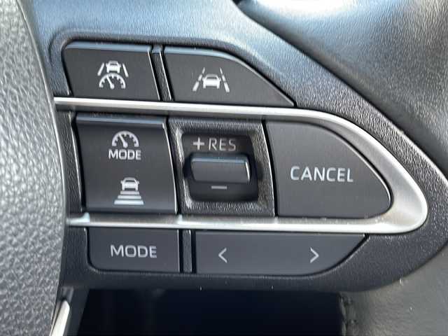 トヨタ ヴォクシー S－Z 山口県 2023(令5)年 5万km グリッターブラックガラスフレーク モデリスタエアロ/純正14インチフリップダウンモニター/純正10.5インチディスプレイオーディオ/・ナビ機能/・Bluetooth/・フルセグテレビ/・CD/DVDキット/バックカメラ/ビルトインETC/ドライブレコーダー/Toyota Safety Sense/・ドライバーモニター/・プリクラッシュセーフティ/・レーントレーシングアシスト/・レーンチェンジアシスト/・レーンディパーチャーアラート/・プロアクティブドライビングアシスト/・フロントクロストラフィックアラート/・発進遅れ告知機能/・ロードサインアシスト/・レーダークルーズコントロール/・ドライバー異常時対応システム/・ブラインドスポットモニター/・クリアランスソナー/・パーキングサポートブレーキ/・オートマチックハイビーム/USB入力端子/純正フロアマット/ハーフレザーシート/シートヒーター/両側パワースライドドア/純正純正LEDライト/純正17インチアルミホイール