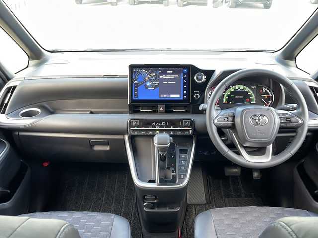 トヨタ ヴォクシー S－Z 山口県 2023(令5)年 5万km グリッターブラックガラスフレーク モデリスタエアロ/純正14インチフリップダウンモニター/純正10.5インチディスプレイオーディオ/・ナビ機能/・Bluetooth/・フルセグテレビ/・CD/DVDキット/バックカメラ/ビルトインETC/ドライブレコーダー/Toyota Safety Sense/・ドライバーモニター/・プリクラッシュセーフティ/・レーントレーシングアシスト/・レーンチェンジアシスト/・レーンディパーチャーアラート/・プロアクティブドライビングアシスト/・フロントクロストラフィックアラート/・発進遅れ告知機能/・ロードサインアシスト/・レーダークルーズコントロール/・ドライバー異常時対応システム/・ブラインドスポットモニター/・クリアランスソナー/・パーキングサポートブレーキ/・オートマチックハイビーム/USB入力端子/純正フロアマット/ハーフレザーシート/シートヒーター/両側パワースライドドア/純正純正LEDライト/純正17インチアルミホイール