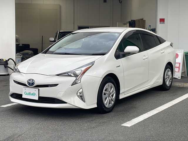 トヨタ プリウス Sセーフティプラス 京都府 2018(平30)年 2.1万km ホワイトパールクリスタルシャイン 純正メモリナビ　バックカメラ　プリクラッシュセーフティ　レーダークルーズコントロール　スマートキー　純正ドライブレコーダー　ビルトインＥＴＣ　ＬＥＤヘッドライト　クリアランスソナー　純正アルミ