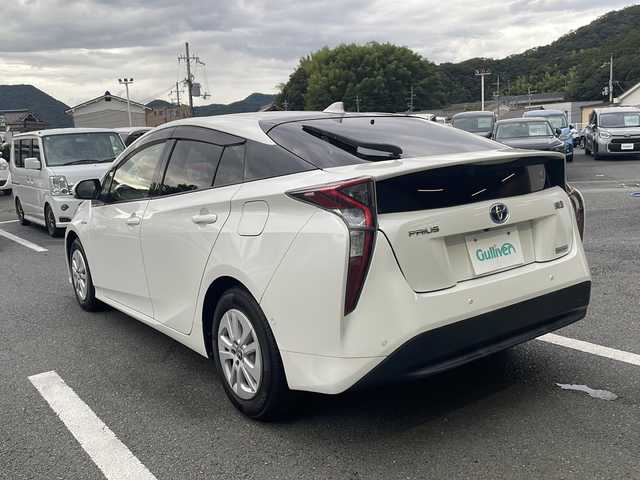 トヨタ プリウス Sセーフティプラス 京都府 2018(平30)年 2.1万km ホワイトパールクリスタルシャイン 純正メモリナビ　バックカメラ　プリクラッシュセーフティ　レーダークルーズコントロール　スマートキー　純正ドライブレコーダー　ビルトインＥＴＣ　ＬＥＤヘッドライト　クリアランスソナー　純正アルミ