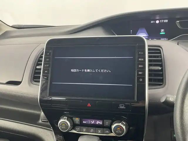 日産 セレナ ハイウェイスター V 愛知県 2021(令3)年 2.2万km ブリリアントホワイトパール セーフティパックA/・SRSエアバッグカーテン再度/・インテリジェントアラウンドビューモニター/・インテリジェントルームミラー/・ふらつき警報/全方位運転支援システム/・インテリジェントエマージェンシーブレーキ/・標識検知/・踏み間違い防止機能/・車線逸脱防止機能/・広報衝突防止支援/プロパイロット/純正10インチSDナビ/フルセグテレビ/フリップダウンモニター/両側電動スライドドア/ETC/ドライブレコーダー/オートライト/LEDヘッドライト/純正16インチアルミホイール/純正フロアマット/プッシュスタート/スマートキー
