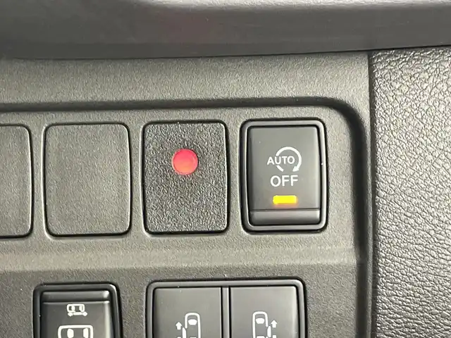日産 セレナ ハイウェイスター V 愛知県 2021(令3)年 2.2万km ブリリアントホワイトパール セーフティパックA/・SRSエアバッグカーテン再度/・インテリジェントアラウンドビューモニター/・インテリジェントルームミラー/・ふらつき警報/全方位運転支援システム/・インテリジェントエマージェンシーブレーキ/・標識検知/・踏み間違い防止機能/・車線逸脱防止機能/・広報衝突防止支援/プロパイロット/純正10インチSDナビ/フルセグテレビ/フリップダウンモニター/両側電動スライドドア/ETC/ドライブレコーダー/オートライト/LEDヘッドライト/純正16インチアルミホイール/純正フロアマット/プッシュスタート/スマートキー
