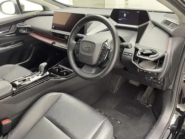 トヨタ プリウス Z 兵庫県 2023(令5)年 2.4万km アティチュードブラックマイカ 純正コネクトナビ(フルセグ/USB/Bluetooth)/全方位カメラ/パノラマルーフ/追従型クルーズコントロール/ブラインドスポットモニター/置くだけ充電/デジタルインナーミラー/パワーバックドア/パワーシート/シートヒーター/エアシート/レザーシート/クリアランスソナー/純正19インチアルミホイール/純正フロアマット/オートライト/オートマチックハイビーム/LEDヘッドライト