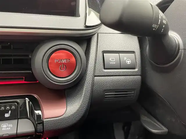 トヨタ プリウス Z 兵庫県 2023(令5)年 2.4万km アティチュードブラックマイカ 純正コネクトナビ(フルセグ/USB/Bluetooth)/全方位カメラ/パノラマルーフ/追従型クルーズコントロール/ブラインドスポットモニター/置くだけ充電/デジタルインナーミラー/パワーバックドア/パワーシート/シートヒーター/エアシート/レザーシート/クリアランスソナー/純正19インチアルミホイール/純正フロアマット/オートライト/オートマチックハイビーム/LEDヘッドライト